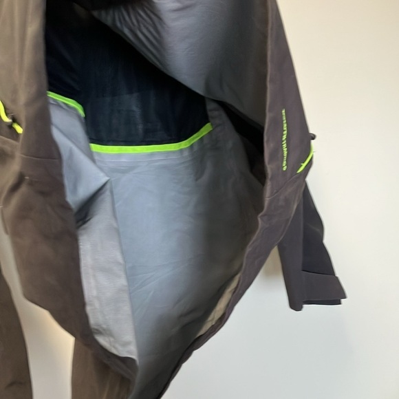 Duluth Trading Co Black and Gray Jacket Réflective Performance Soft Shell Jacket - Picture 6 of 9